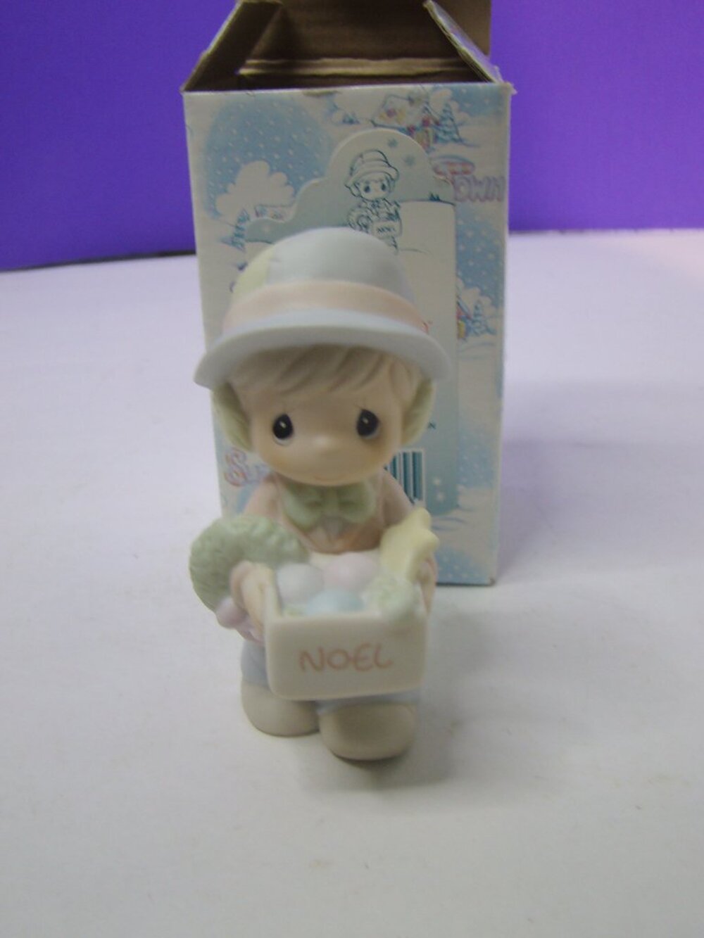 Precious Moments Sugar Town Dusty Boy with Box of Ornaments 529435 Butterfly